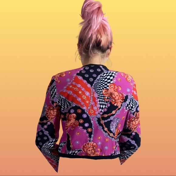 Louben Loud Shoulder-Padded Crop Blazer - Picture 2 of 4